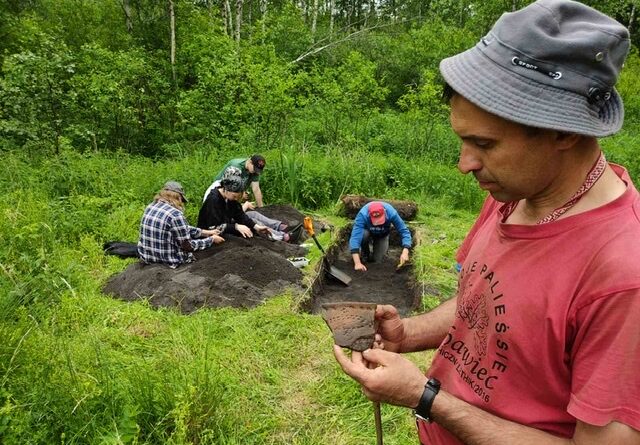 В Лепельском районе найден фрагмент посуды возрастом 5 тысяч лет